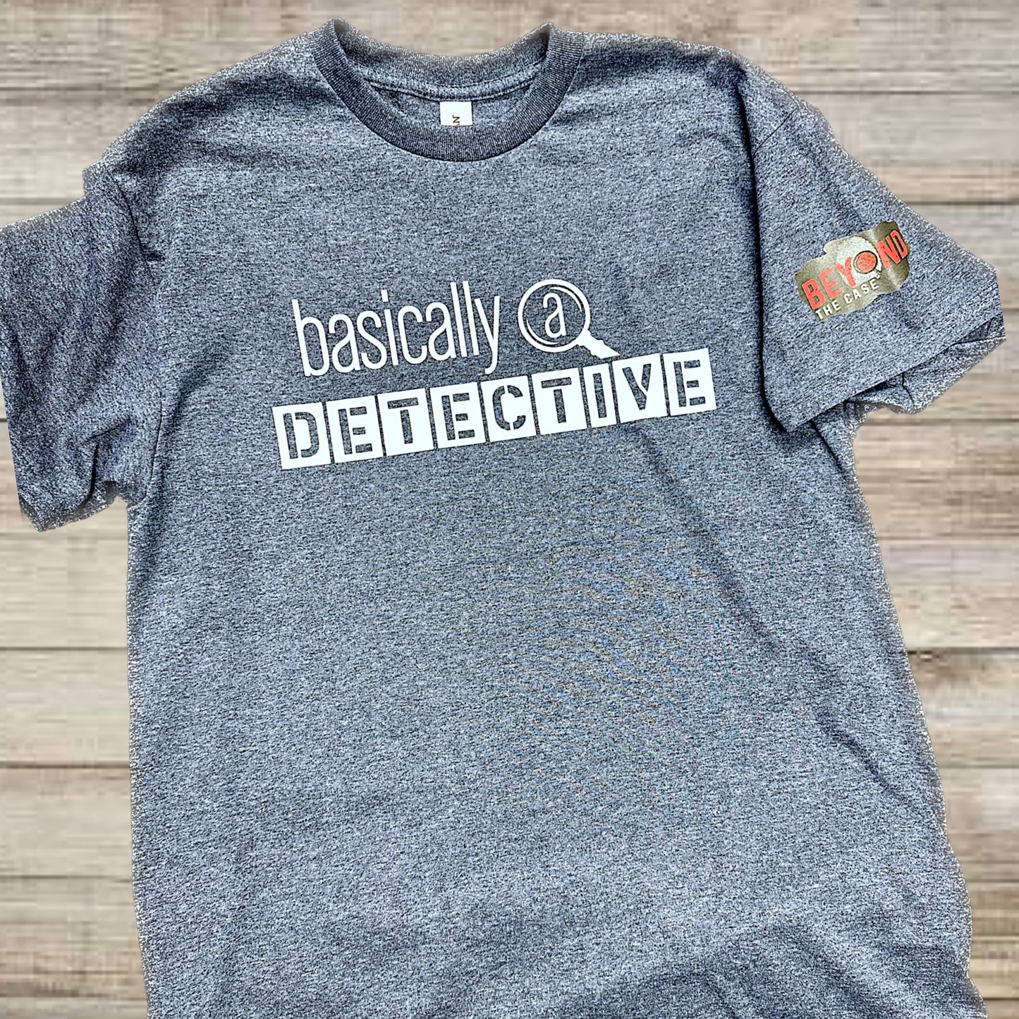 BASICALLY A DETECTIVE - RANSOM LETTERS (WHITE DETAIL) - BLUE CREW T-SHIRT : BEYOND THE CASE